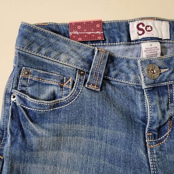 SO Women's Blue 5 Pocket Cuff Capri - Picture 7 of 11